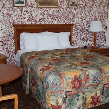 Sara Glen Motel - Saratoga Springs-Glens Falls ภายนอก รูปภาพ