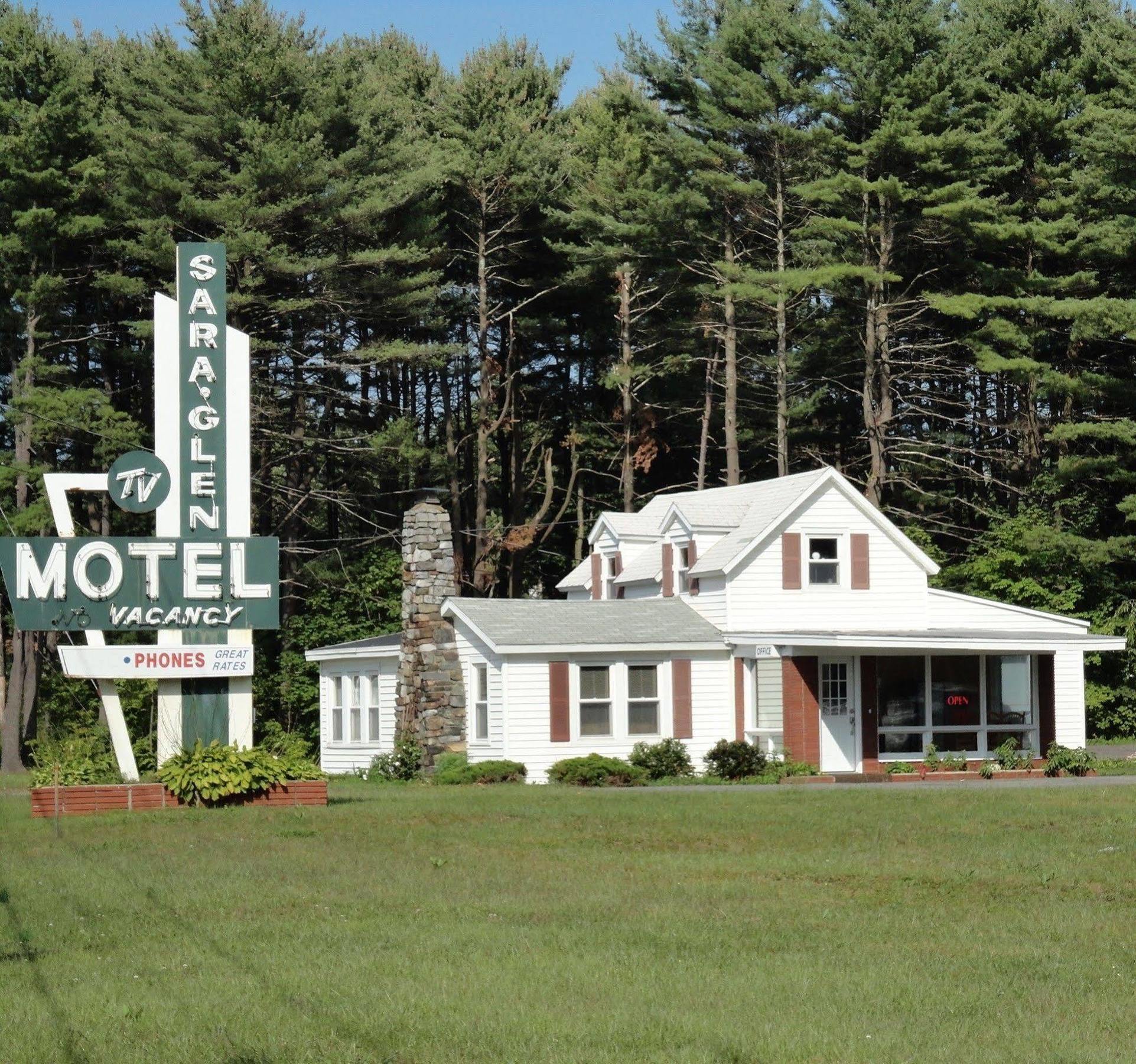 Sara Glen Motel - Saratoga Springs-Glens Falls ภายนอก รูปภาพ