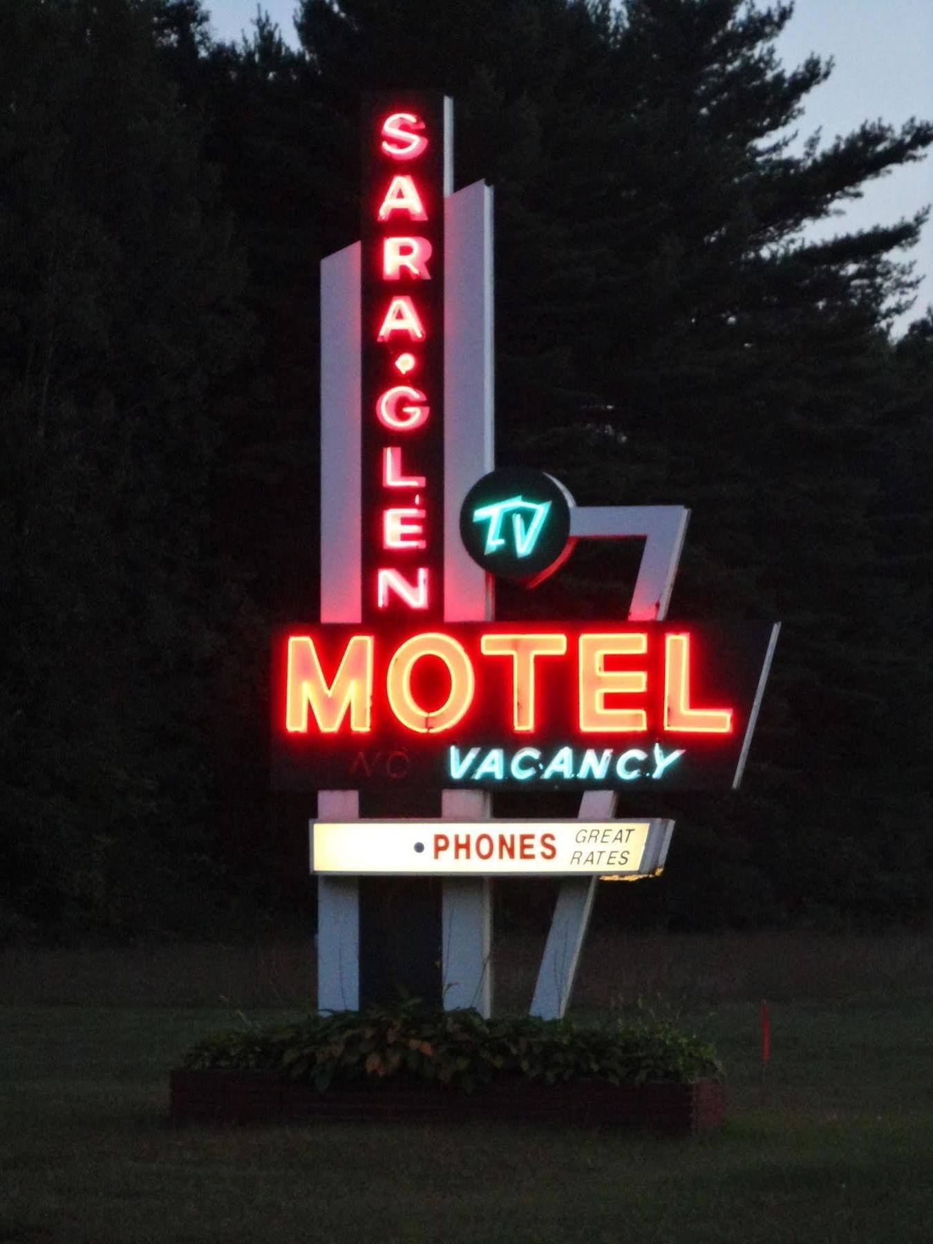 Sara Glen Motel - Saratoga Springs-Glens Falls ภายนอก รูปภาพ