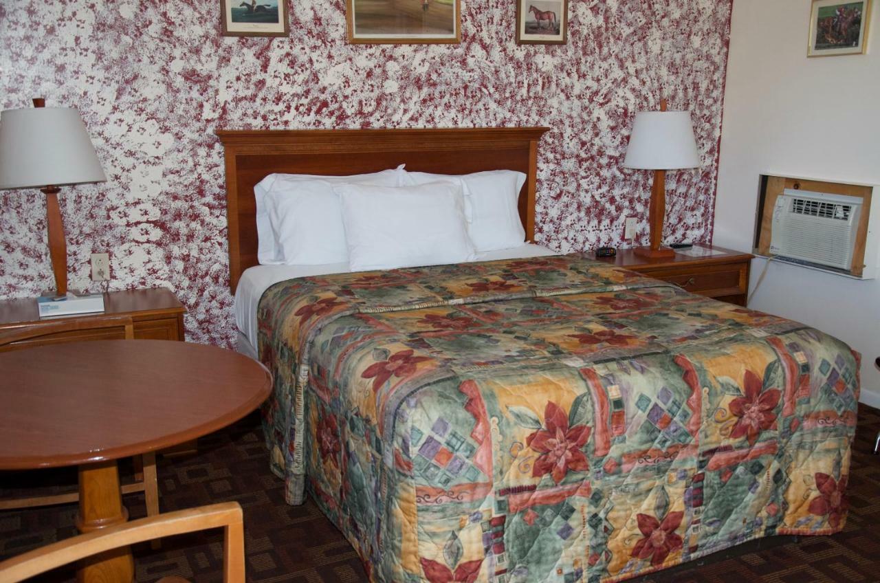 Sara Glen Motel - Saratoga Springs-Glens Falls ภายนอก รูปภาพ